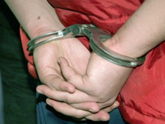 Doi poliţişti din Constanţa, propuşi spre arestare